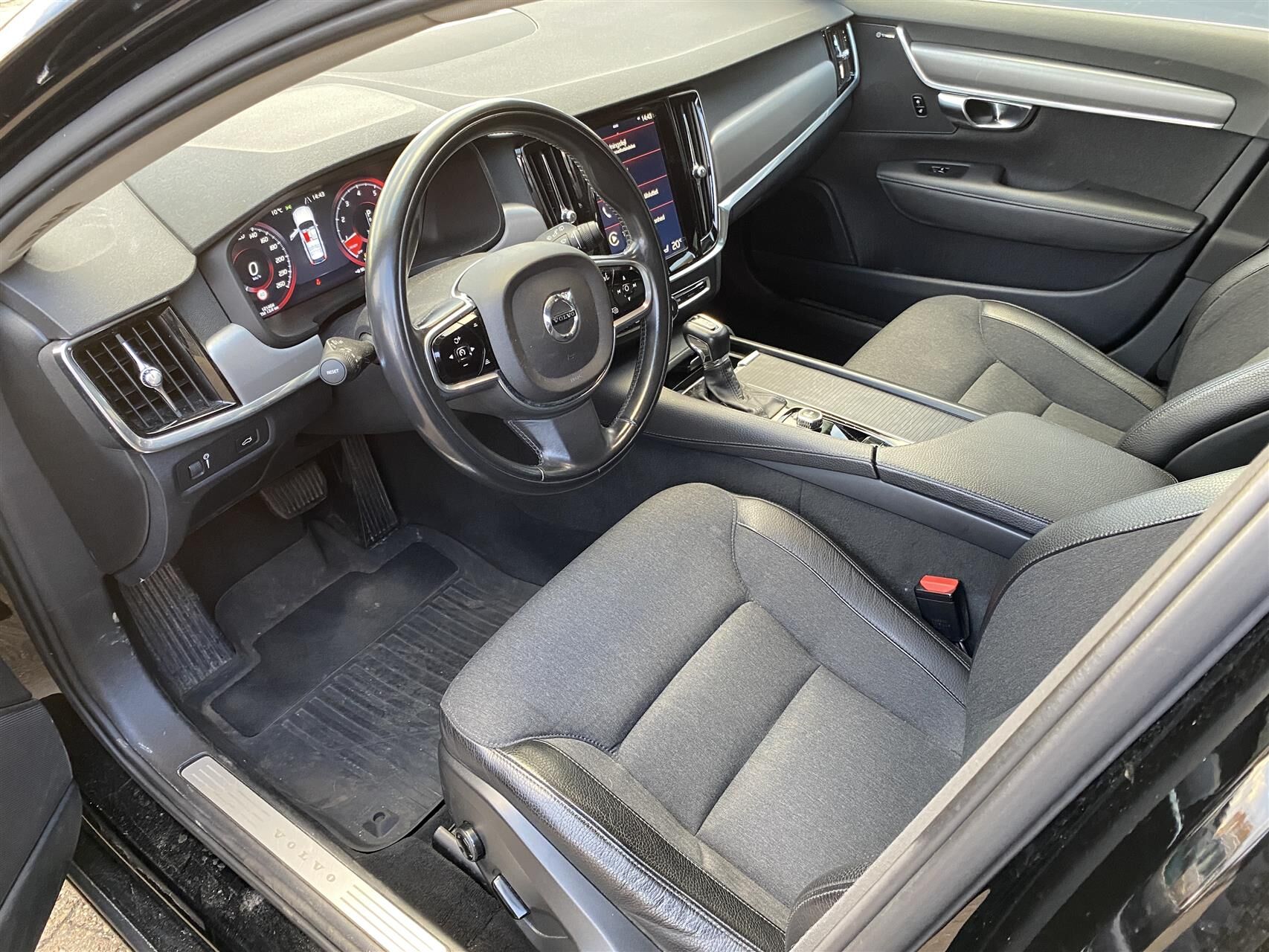 Billede af Volvo V90 2,0 T5 Momentum 254HK Stc 8g Aut.