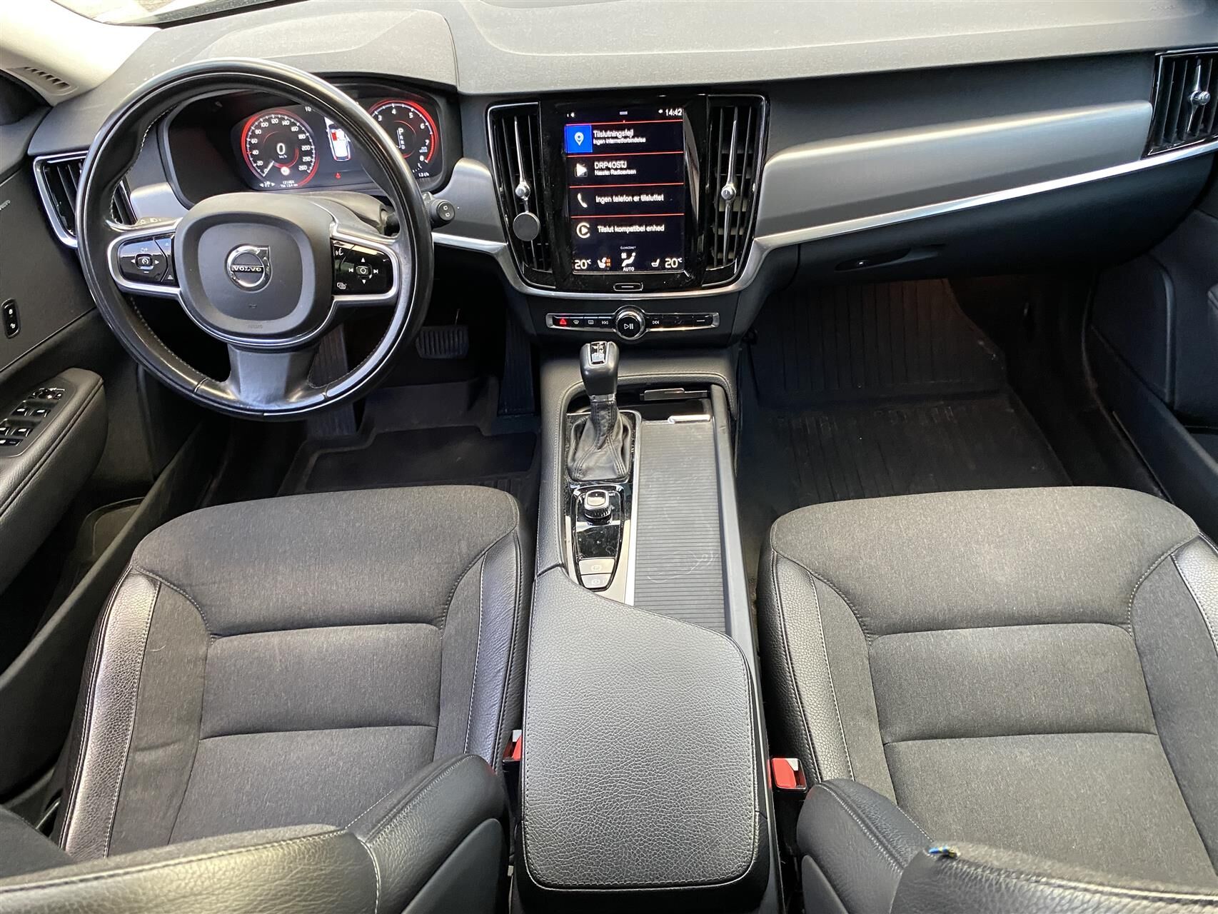 Billede af Volvo V90 2,0 T5 Momentum 254HK Stc 8g Aut.