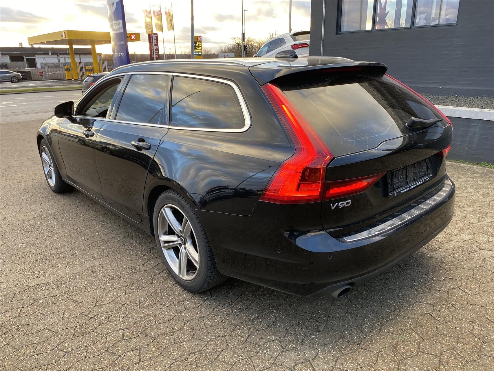 Billede af Volvo V90 2,0 T5 Momentum 254HK Stc 8g Aut.