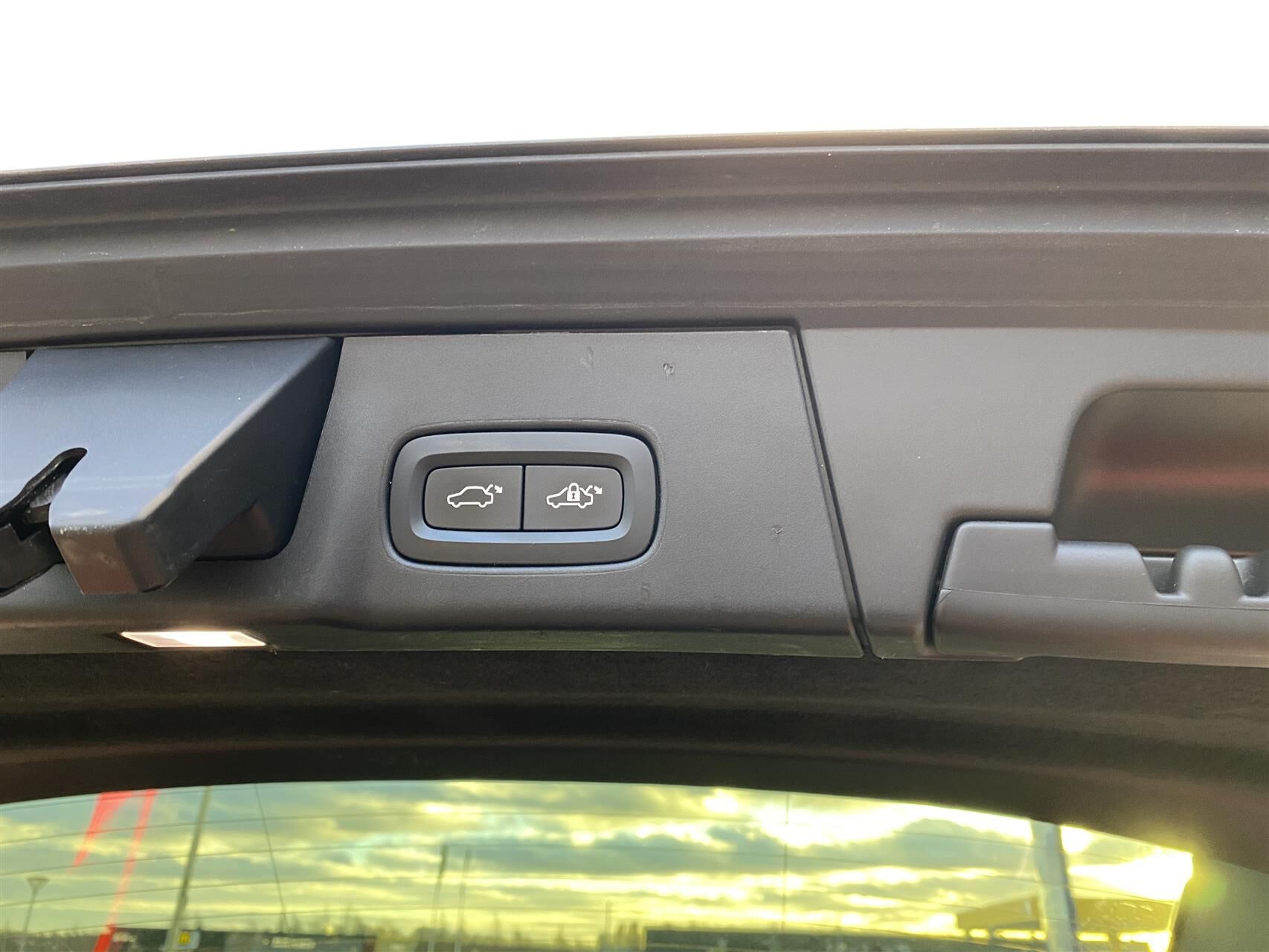 Billede af Volvo V90 2,0 T5 Momentum 254HK Stc 8g Aut.