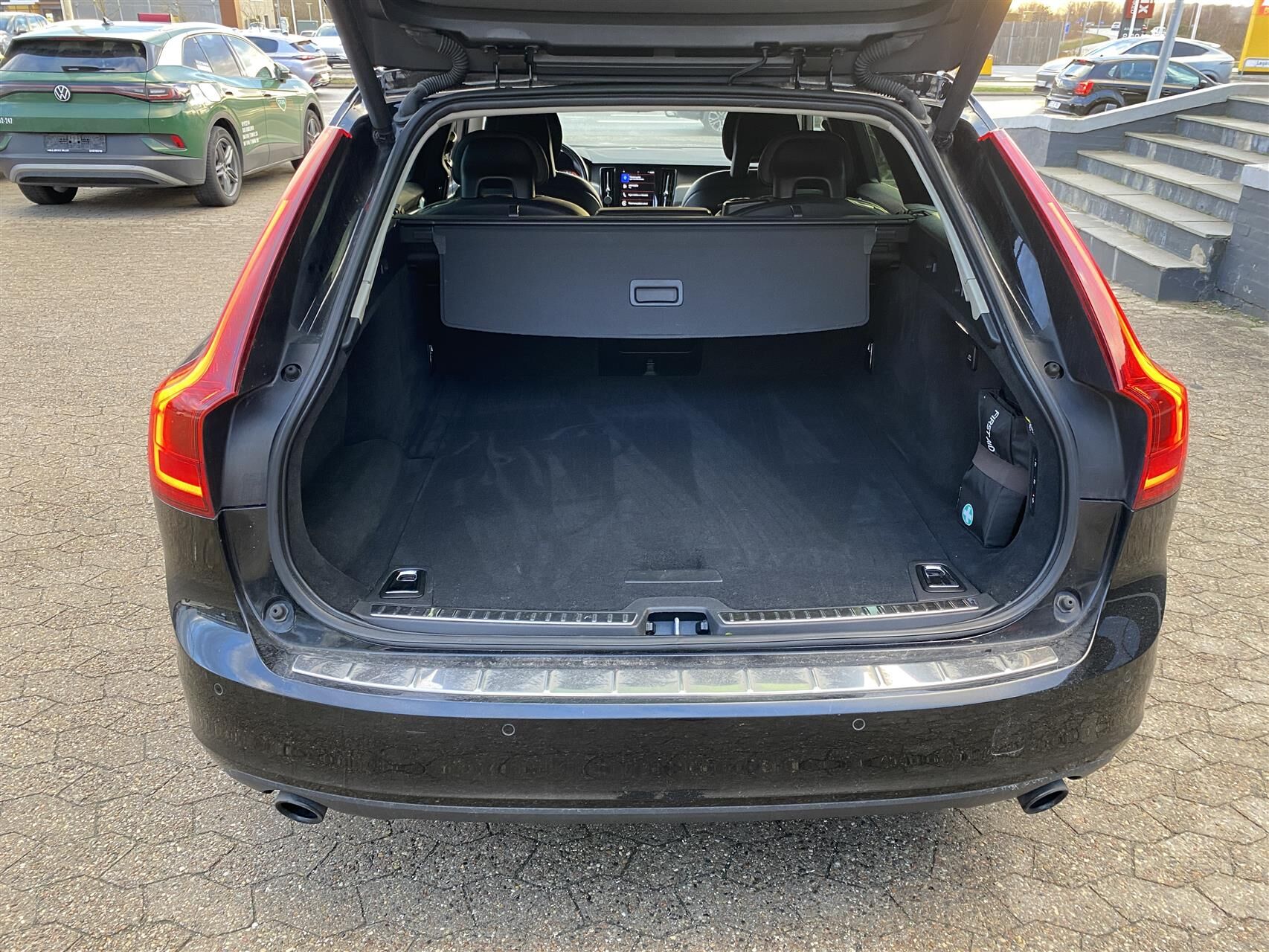 Billede af Volvo V90 2,0 T5 Momentum 254HK Stc 8g Aut.