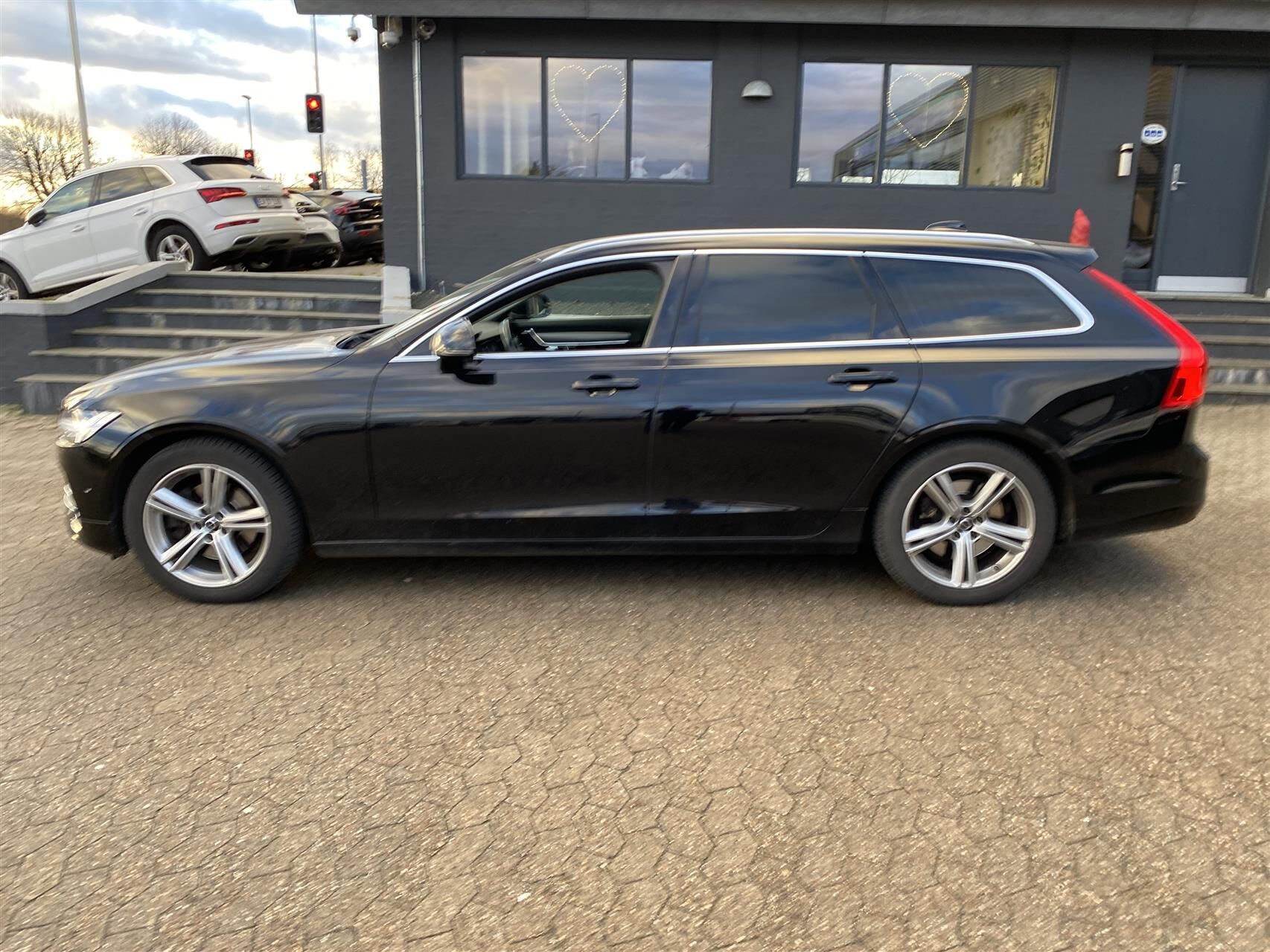 Billede af Volvo V90 2,0 T5 Momentum 254HK Stc 8g Aut.