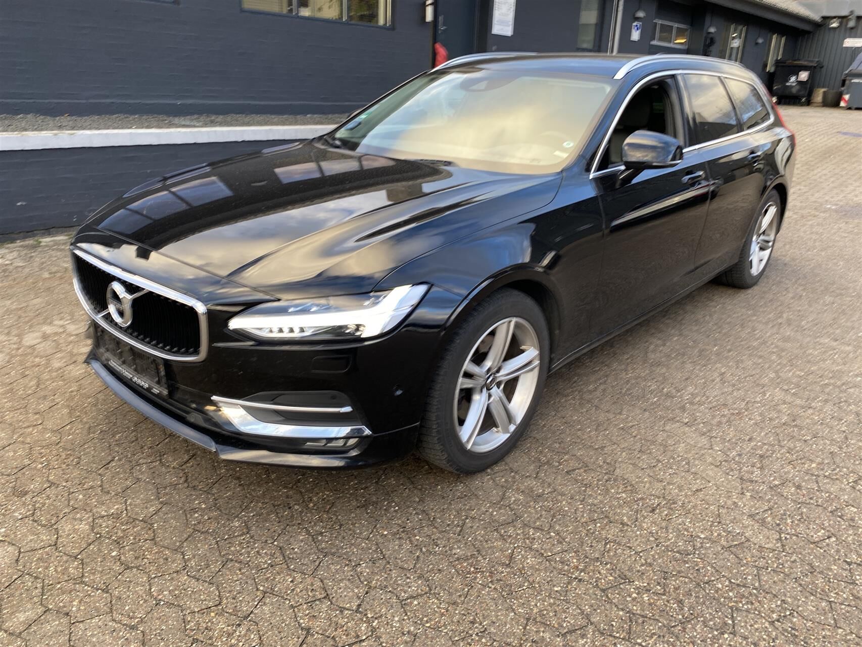 Billede af Volvo V90 2,0 T5 Momentum 254HK Stc 8g Aut.