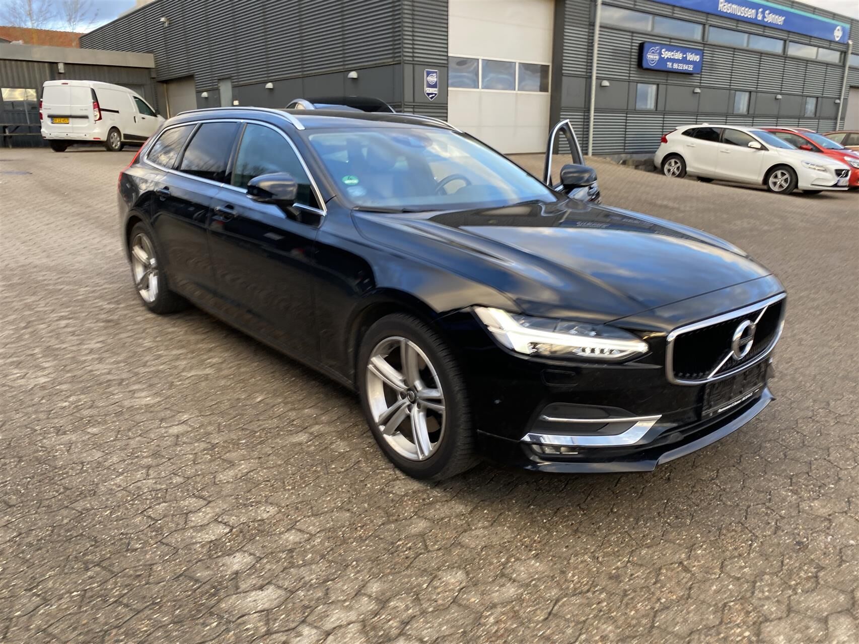 Billede af Volvo V90 2,0 T5 Momentum 254HK Stc 8g Aut.