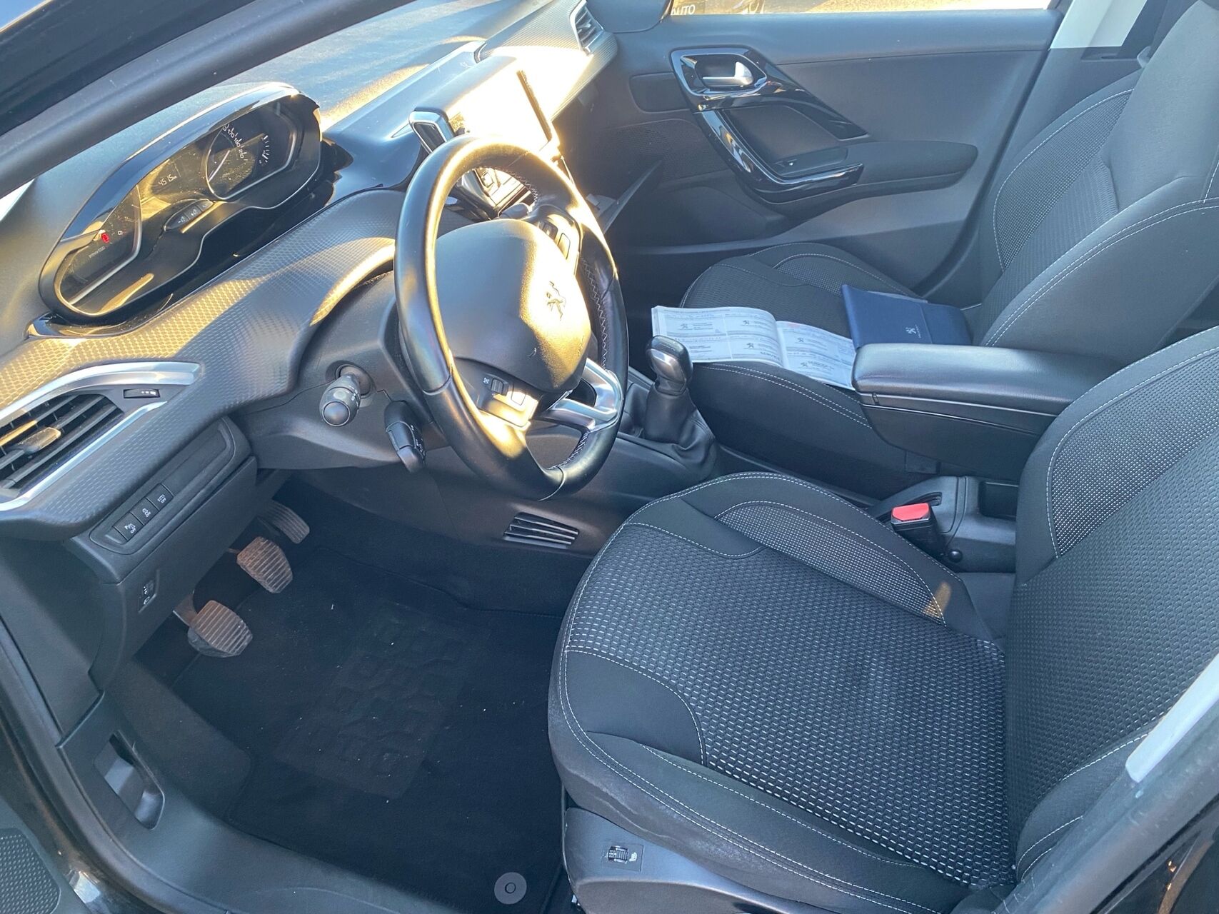 Billede af Peugeot 208 1,6 BlueHDi Desire Sky 100HK 5d