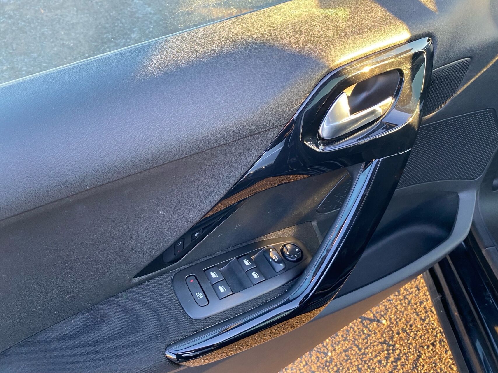 Billede af Peugeot 208 1,6 BlueHDi Desire Sky 100HK 5d