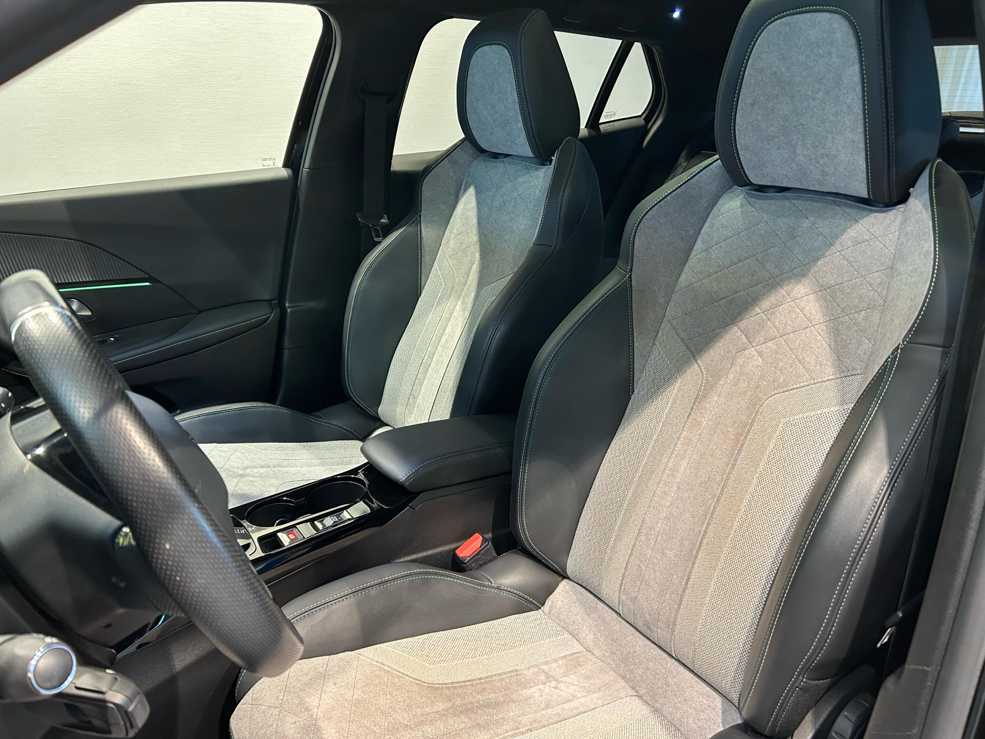 Billede af Peugeot e-2008 EL GT Sky 136HK 5d Aut.