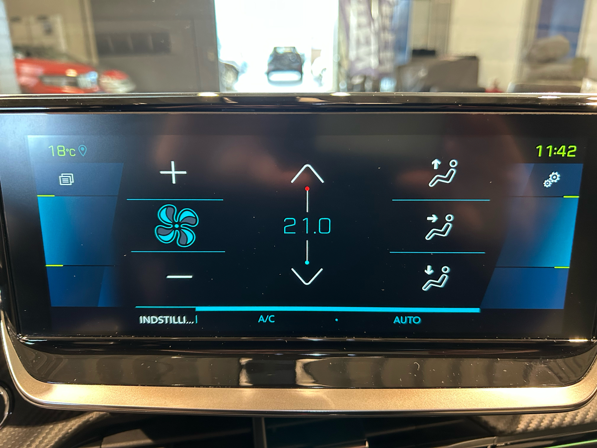 Billede af Peugeot e-2008 EL GT Sky 136HK 5d Aut.