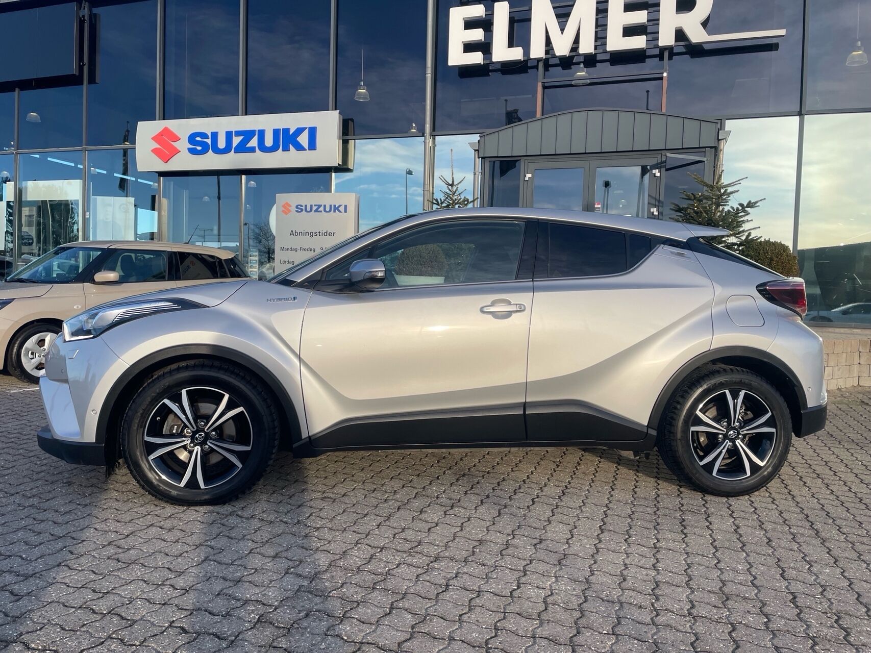 Billede af Toyota C-HR 1,8 Hybrid Premium Selected Multidrive S 122HK 5d Aut.
