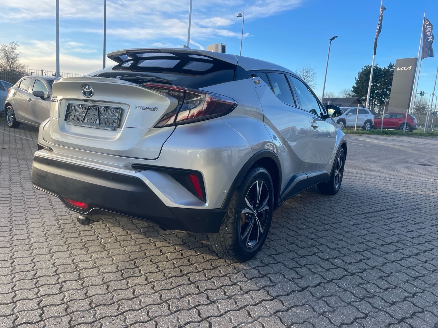 Billede af Toyota C-HR 1,8 Hybrid Premium Selected Multidrive S 122HK 5d Aut.