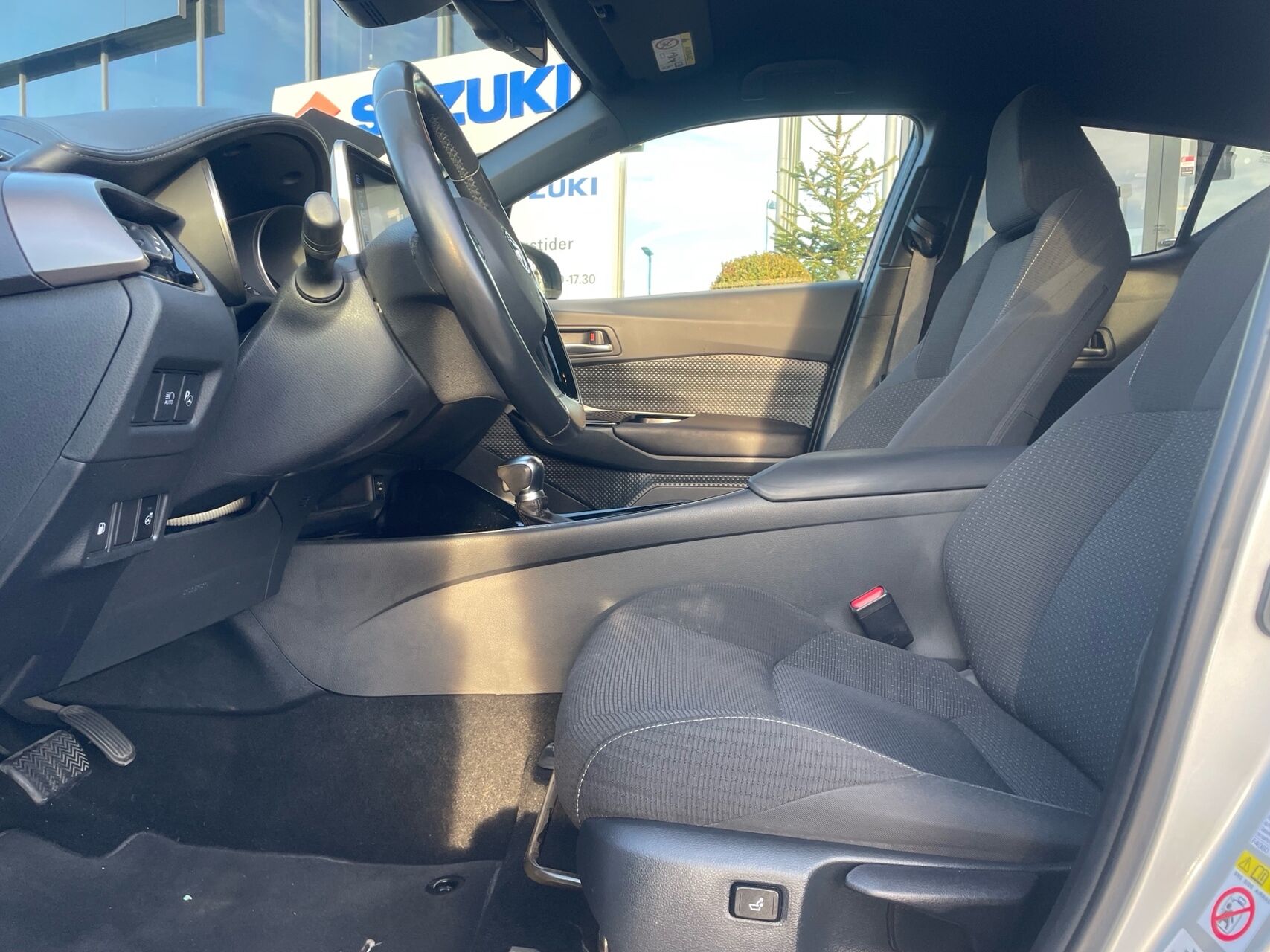 Billede af Toyota C-HR 1,8 Hybrid Premium Selected Multidrive S 122HK 5d Aut.