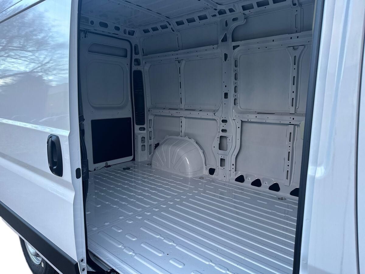 Billede af Citroën Jumper 35 L2H2 2,2 Blue HDi Masterline EAT8 140HK Van 8g Aut.