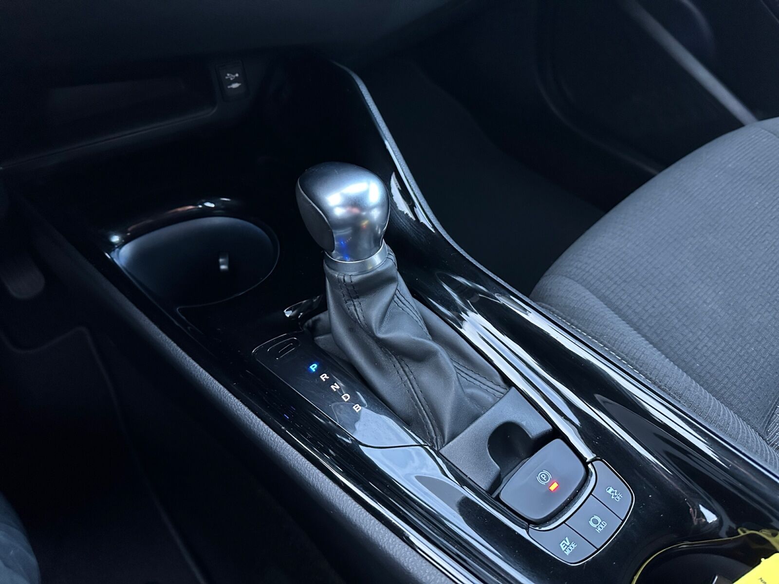 Billede af Toyota C-HR 1,8 Hybrid Selected Multidrive S 122HK 5d Aut.