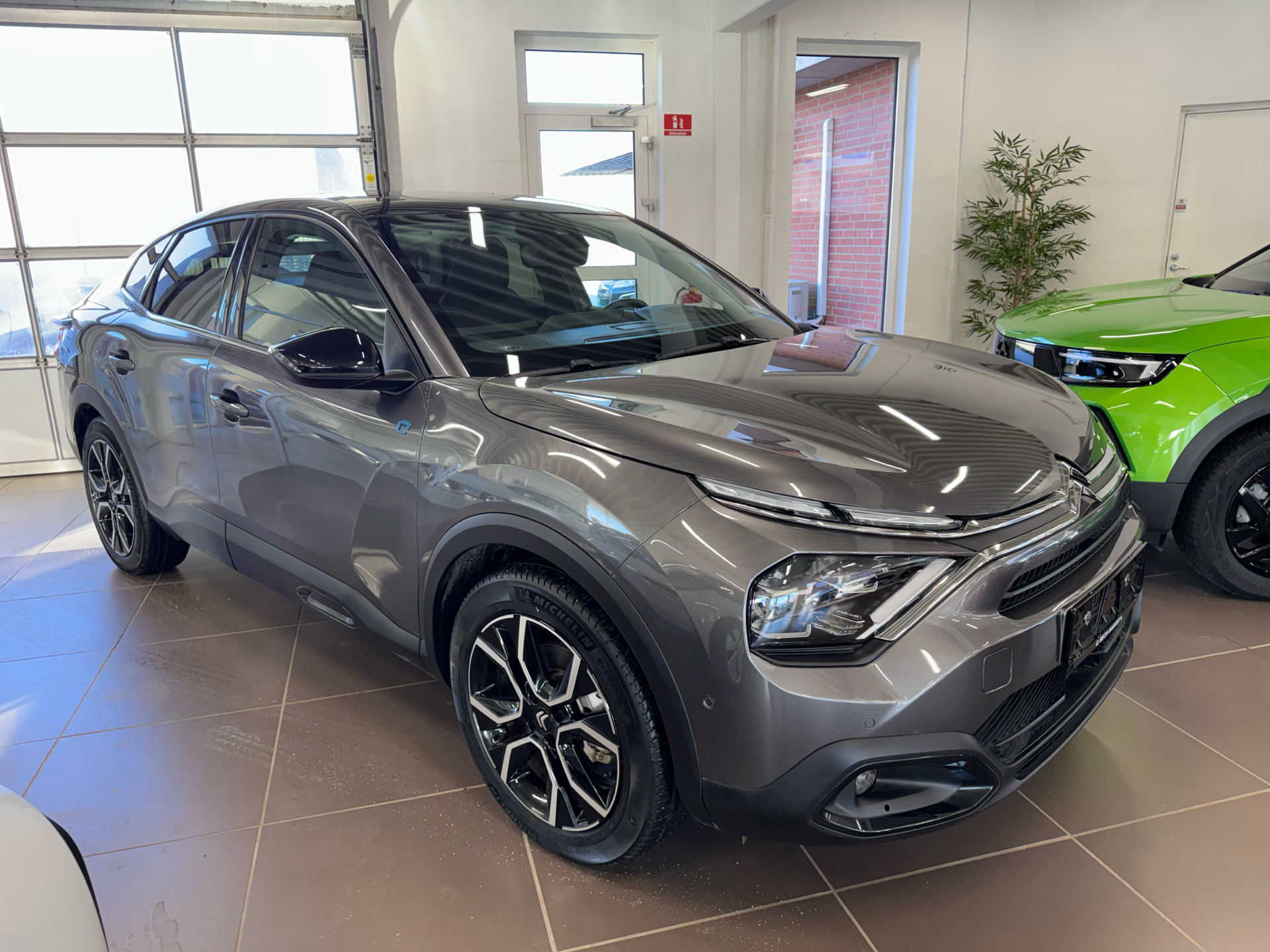 Billede af Citroën e-C4 X EL Shine Pack 136HK 5d Aut.