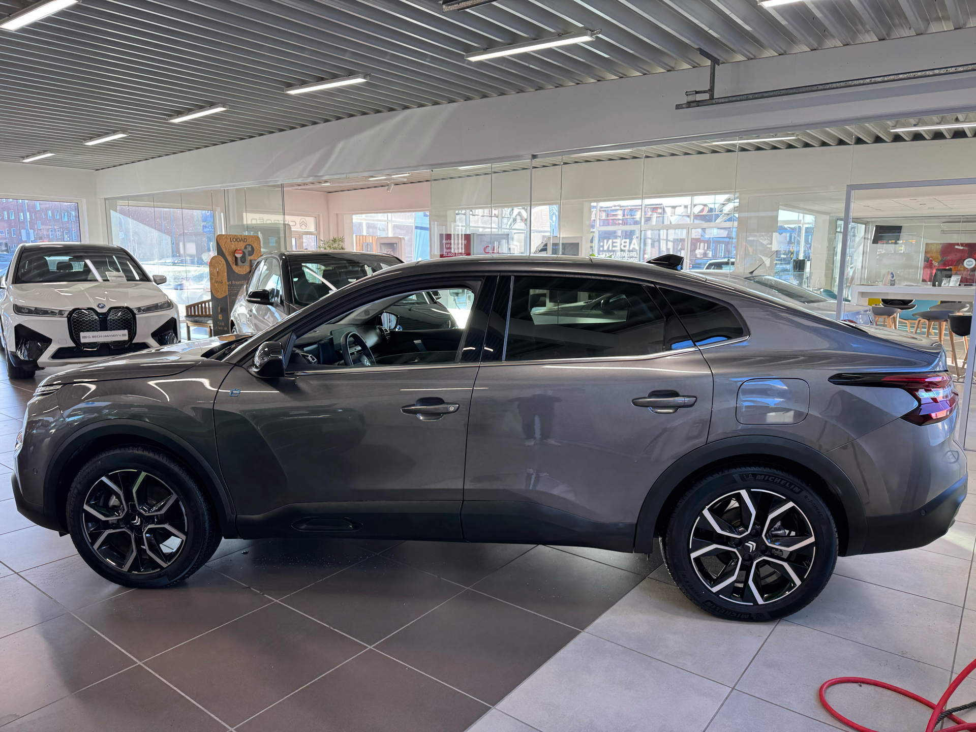 Billede af Citroën e-C4 X EL Shine Pack 136HK 5d Aut.