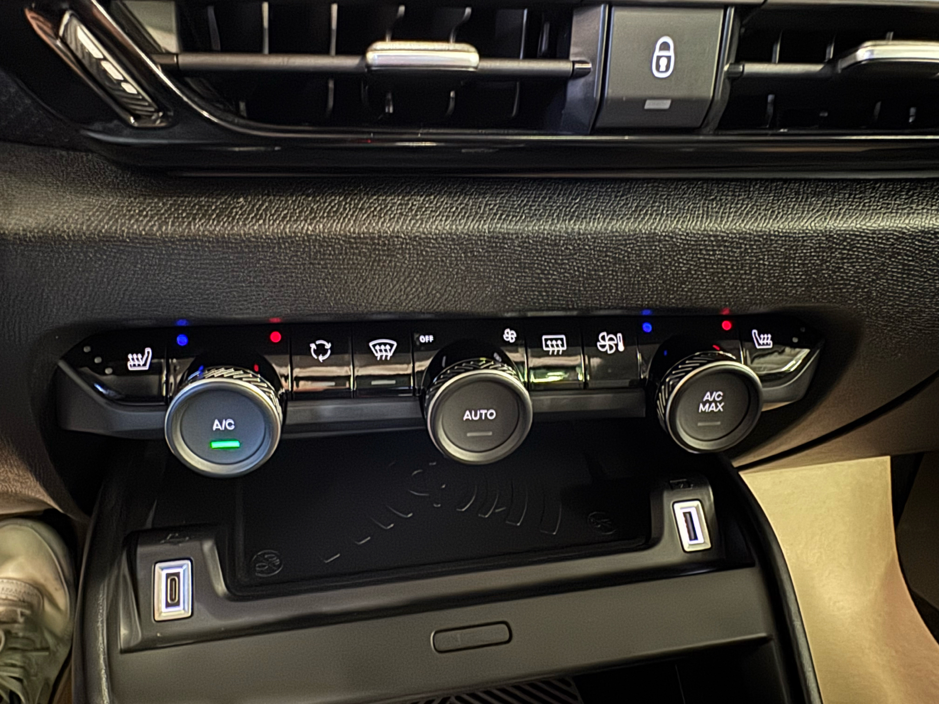 Billede af Citroën e-C4 X EL Shine Pack 136HK 5d Aut.