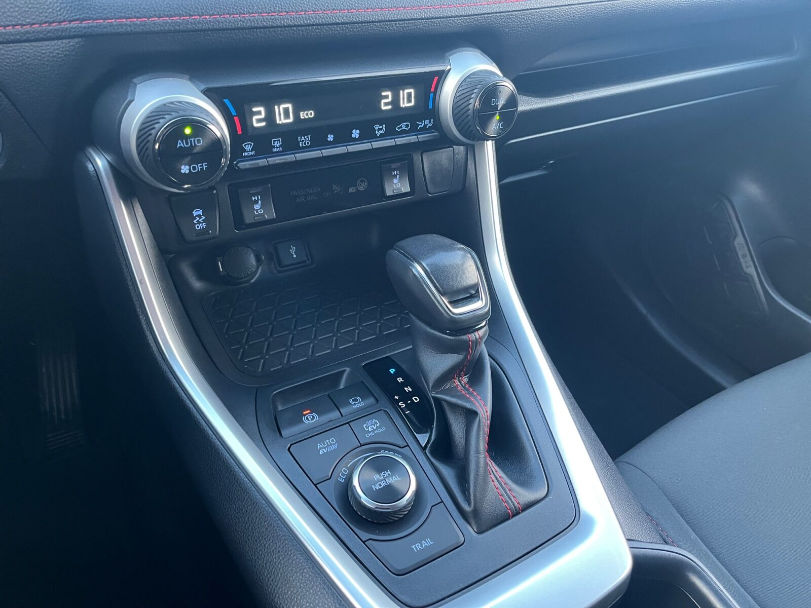 Billede af Toyota RAV4 Plug-in 2,5 Plugin-hybrid Active AWD 306HK 5d 6g Aut.