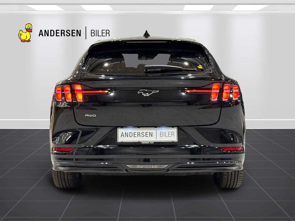 Billede af Ford Mustang Mach-E EL UR Premium AWD 351HK 5d Aut.