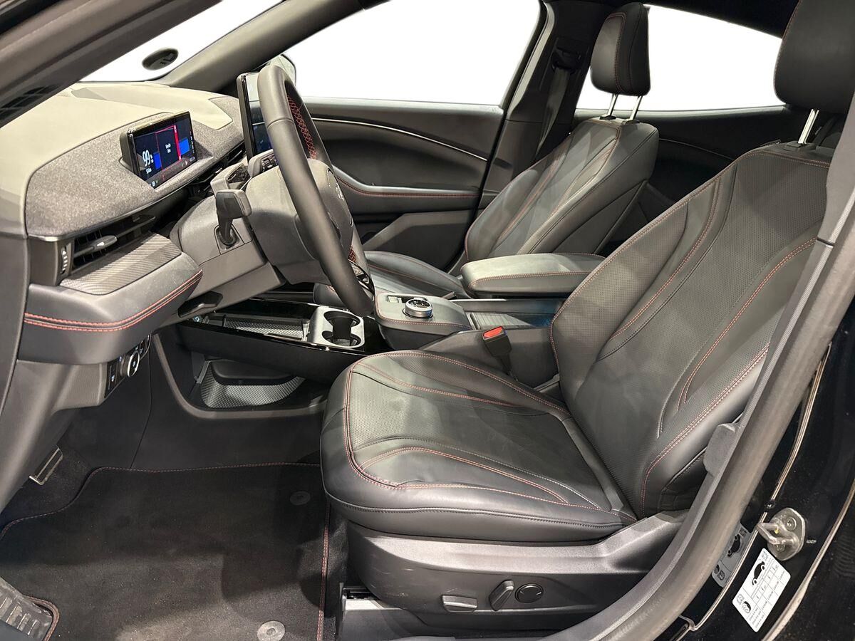 Billede af Ford Mustang Mach-E EL UR Premium AWD 351HK 5d Aut.