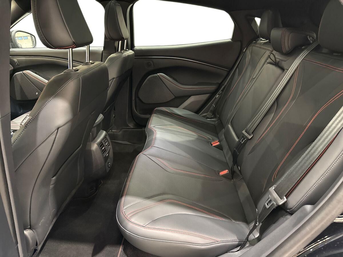 Billede af Ford Mustang Mach-E EL UR Premium AWD 351HK 5d Aut.