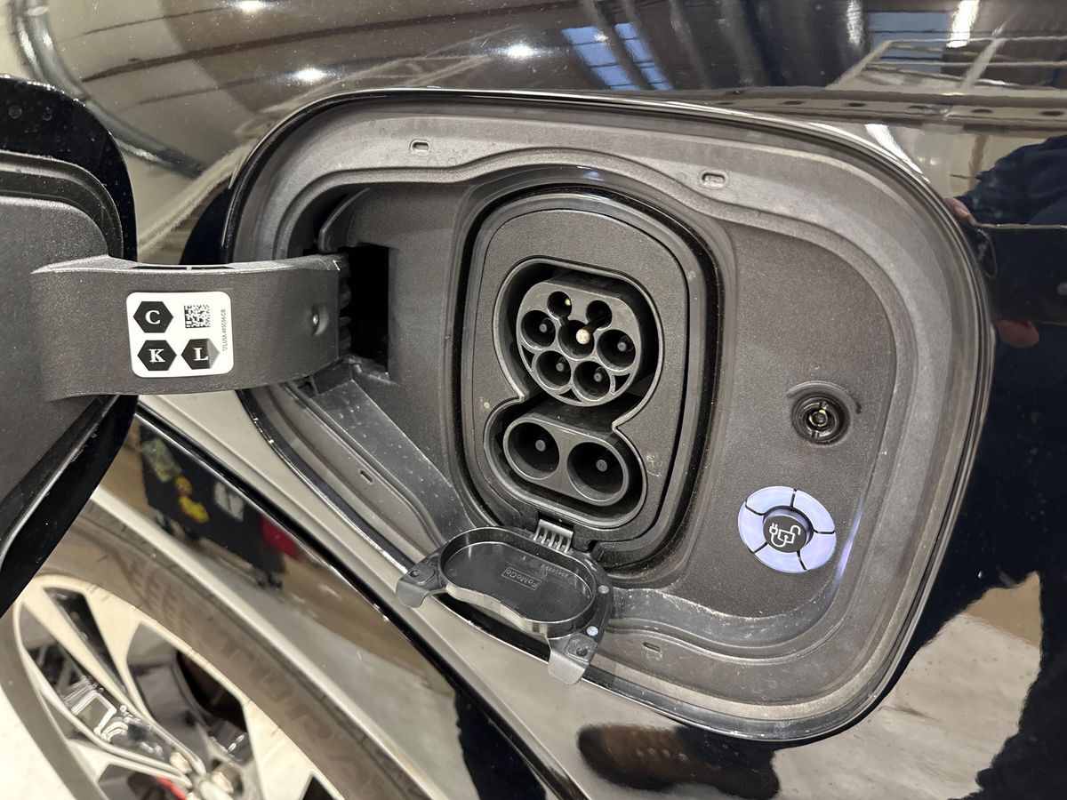 Billede af Ford Mustang Mach-E EL UR Premium AWD 351HK 5d Aut.