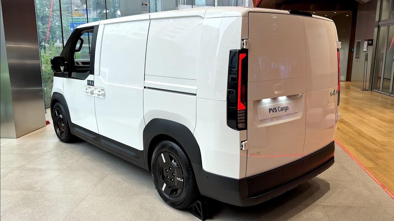 Billede af Kia PV5 Cargo L2H1 EL Standard Range Work 121HK Van Aut.