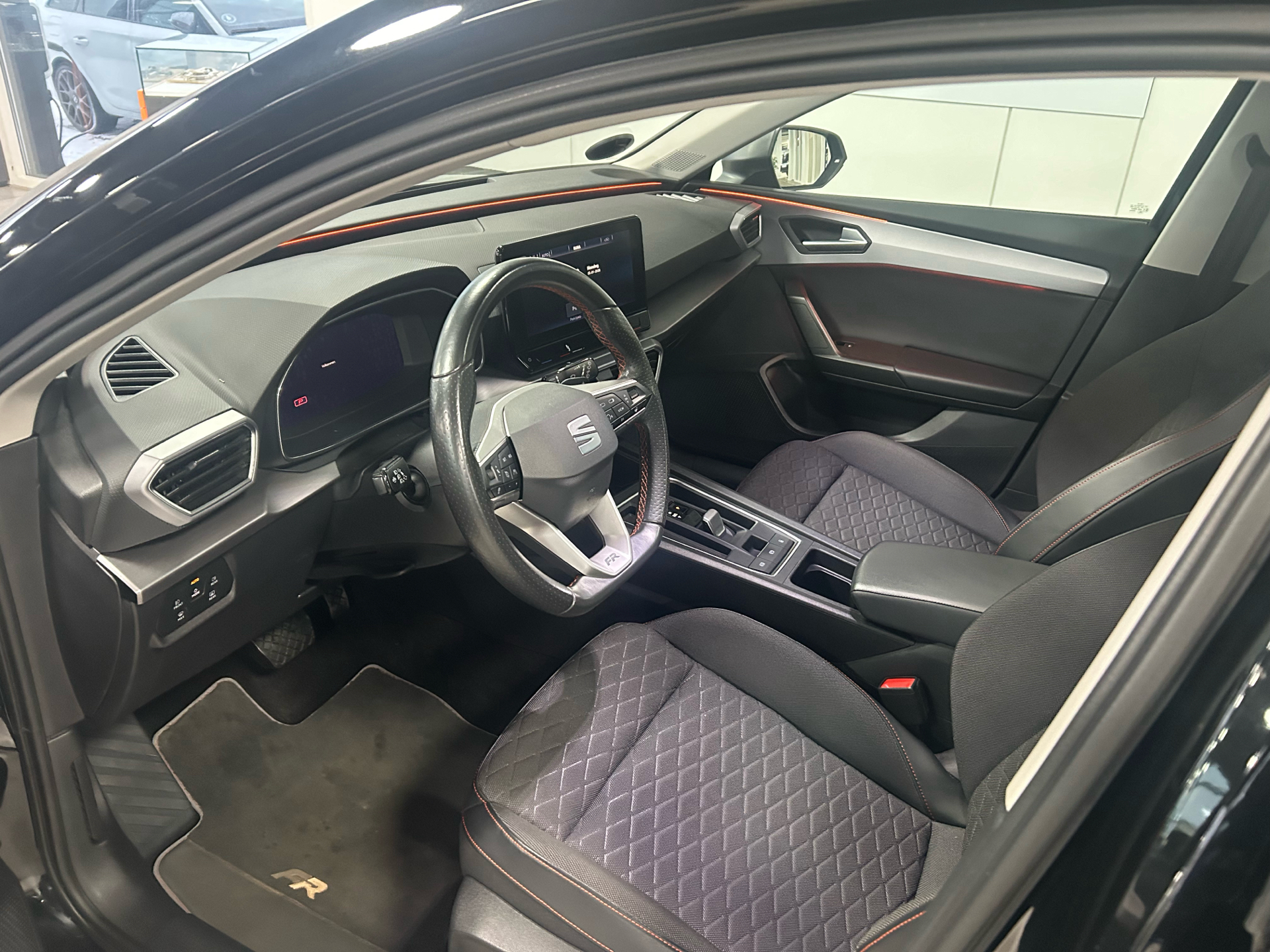 Billede af Seat Leon Sportstourer 1,4 e-Hybrid FR DSG 204HK Stc 6g Aut.