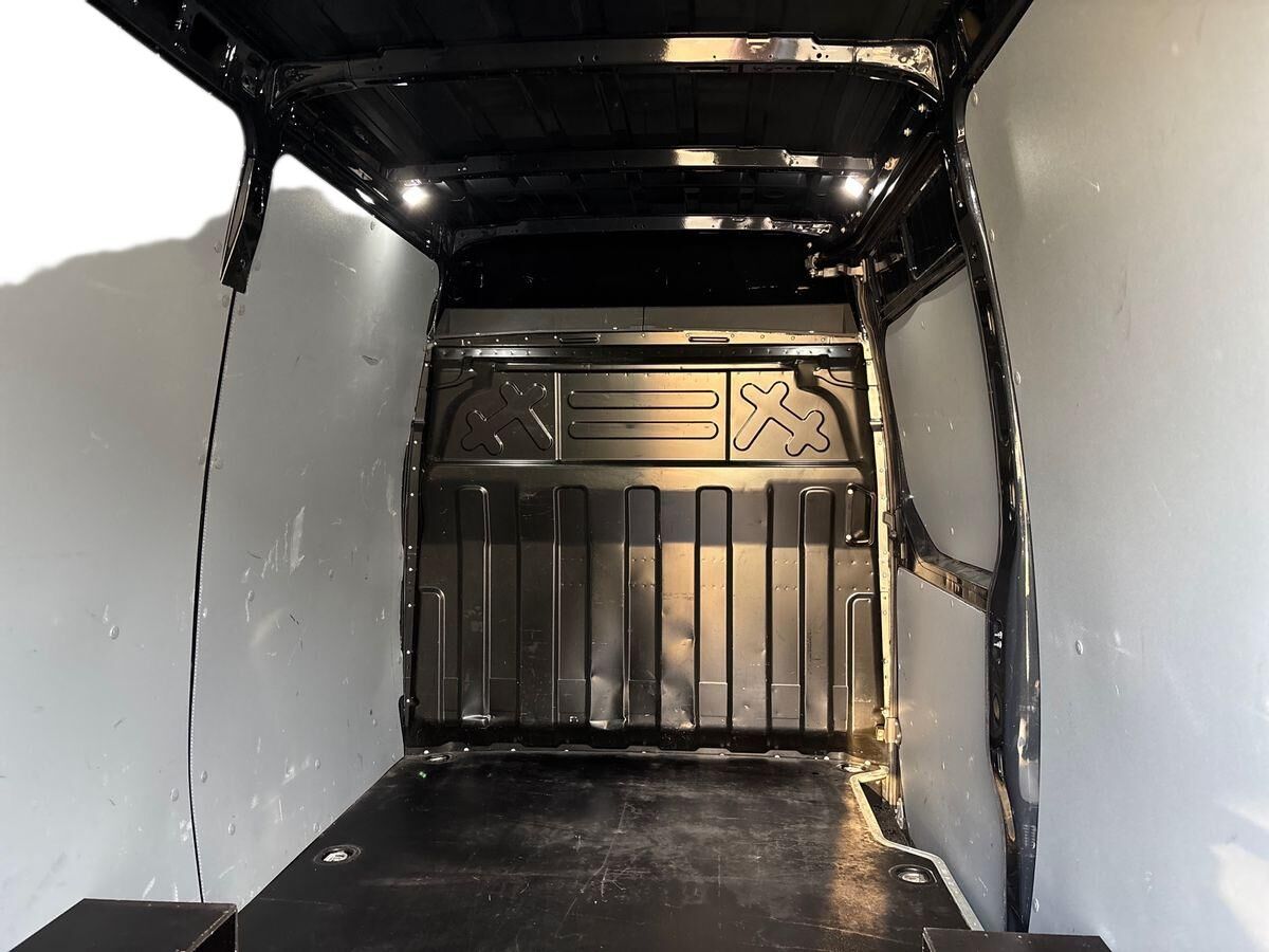 Billede af Iveco Daily 35S21 12m3 3,0 D Hi-Matic 210HK Van 8g Aut.