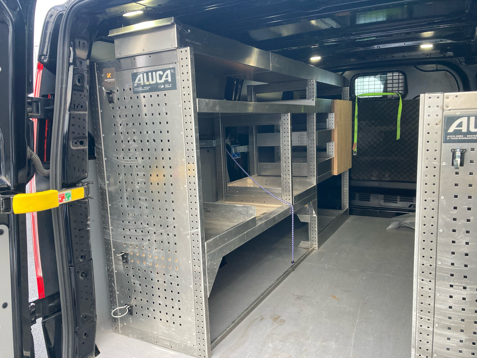 Billede af Ford Transit Custom 320 L2H1 2,0 TDCi Sport 185HK Van 6g Aut.