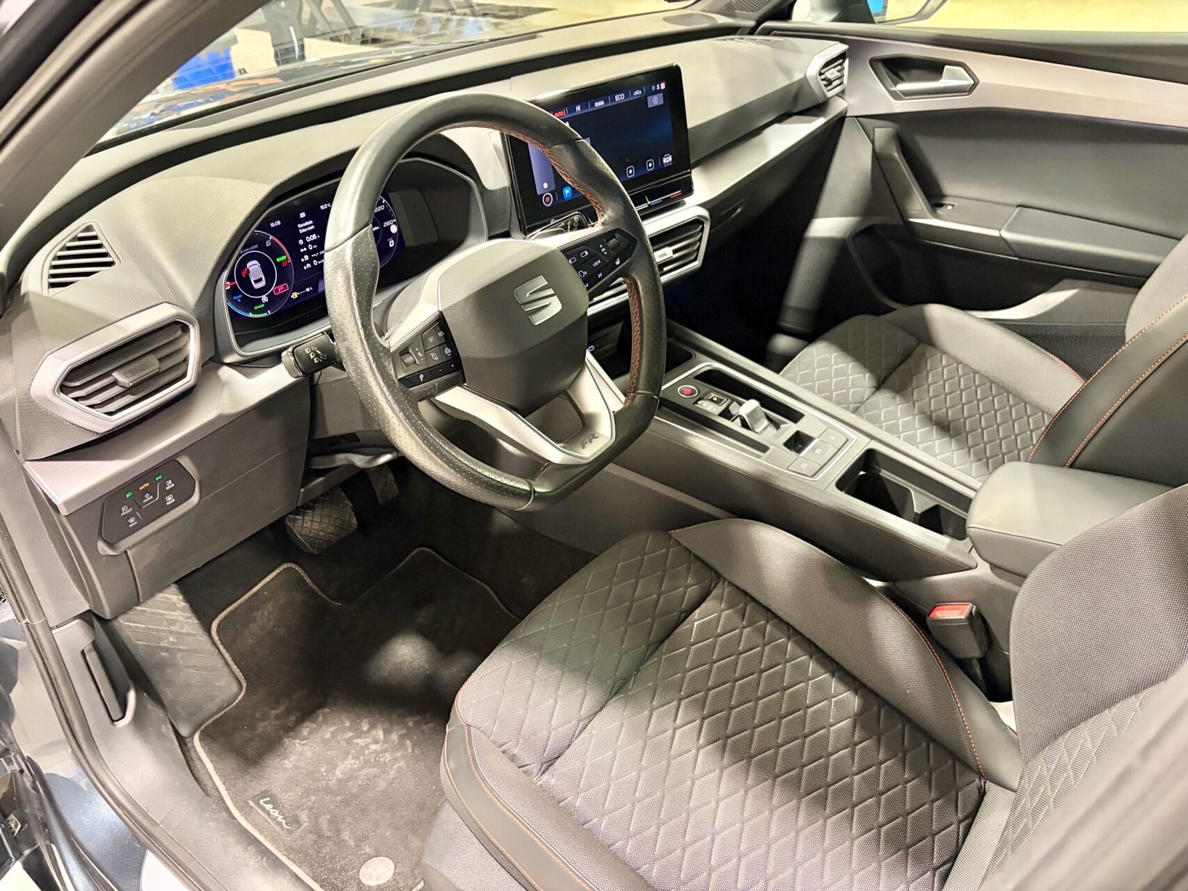 Billede af Seat Leon Sportstourer 1,4 e-Hybrid FR DSG 204HK Stc 6g Aut.