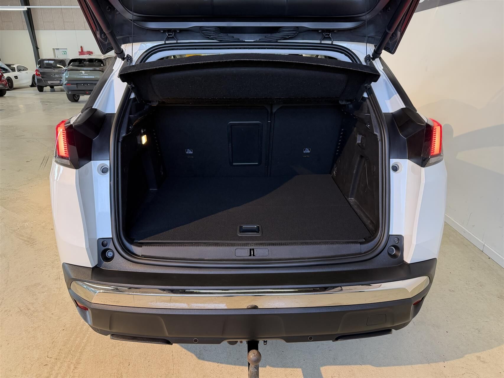 Billede af Peugeot 3008 1,6 PureTech  Plugin-hybrid Allure LTD EAT8 225HK 5d 8g Aut.