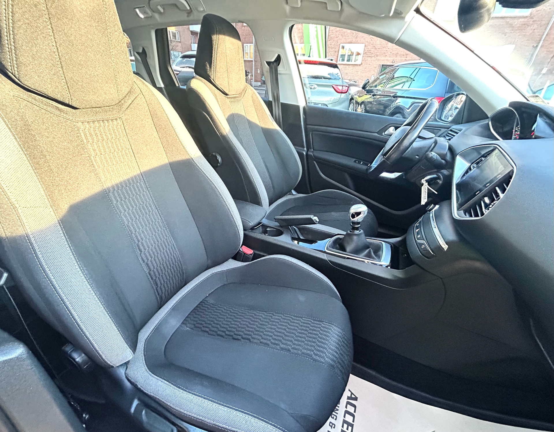 Billede af Peugeot 308 SW 1,6 BlueHDi Style LTD 120HK Stc