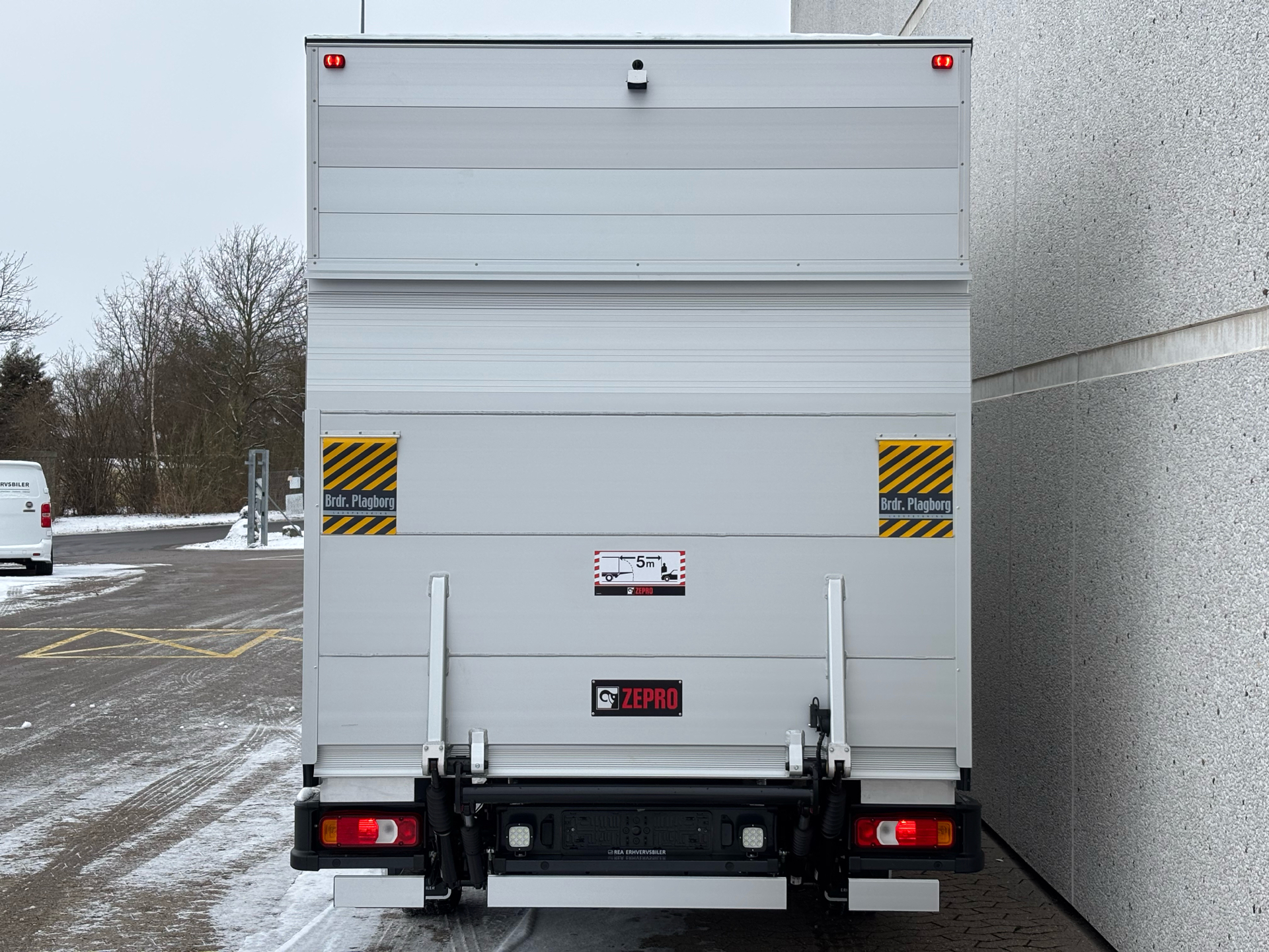 Billede af Iveco Daily 35S18 4100mm 3,0 D 180HK Ladv./Chas. 8g Aut.