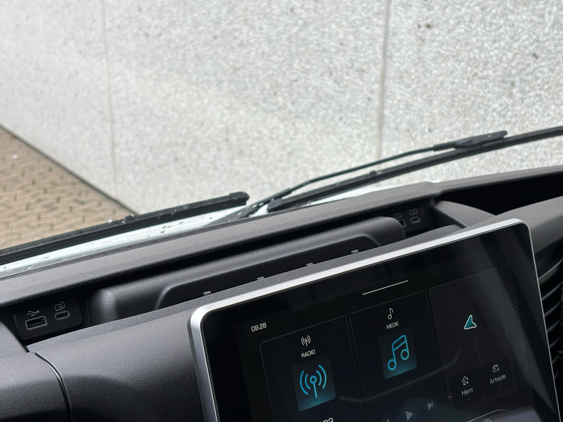 Billede af Iveco Daily 35S18 4100mm 3,0 D 180HK Ladv./Chas. 8g Aut.