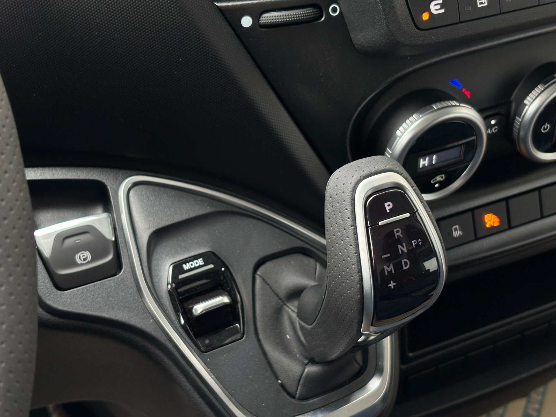 Billede af Iveco Daily 35S18 4100mm 3,0 D 180HK Ladv./Chas. 8g Aut.