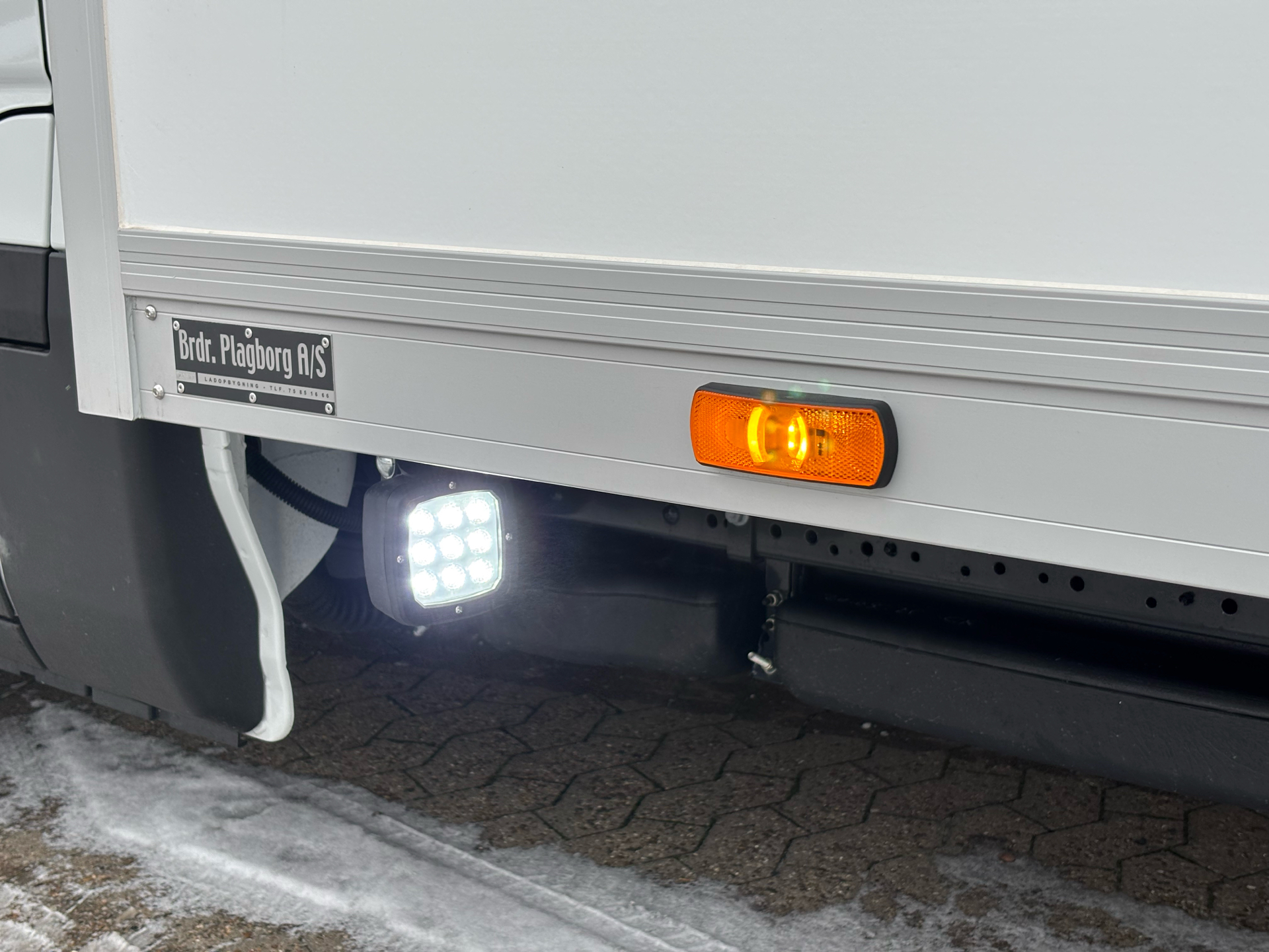 Billede af Iveco Daily 35S18 4100mm 3,0 D 180HK Ladv./Chas. 8g Aut.