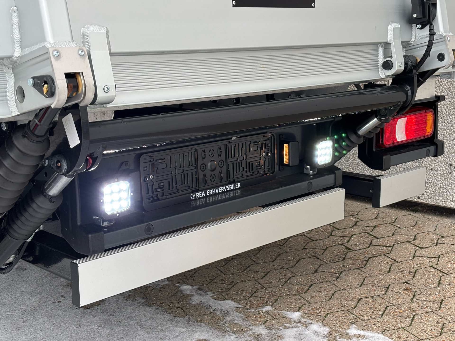 Billede af Iveco Daily 35S18 4100mm 3,0 D 180HK Ladv./Chas. 8g Aut.