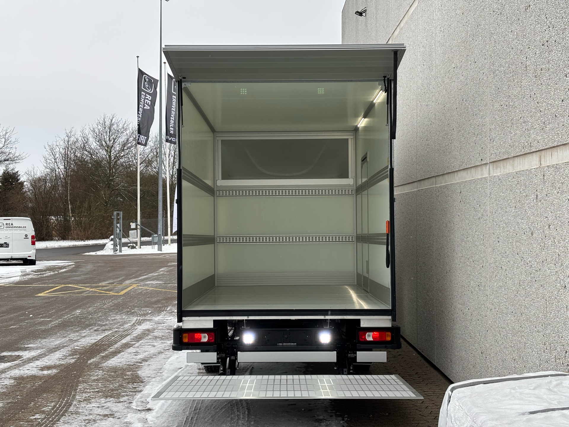 Billede af Iveco Daily 35S18 4100mm 3,0 D 180HK Ladv./Chas. 8g Aut.