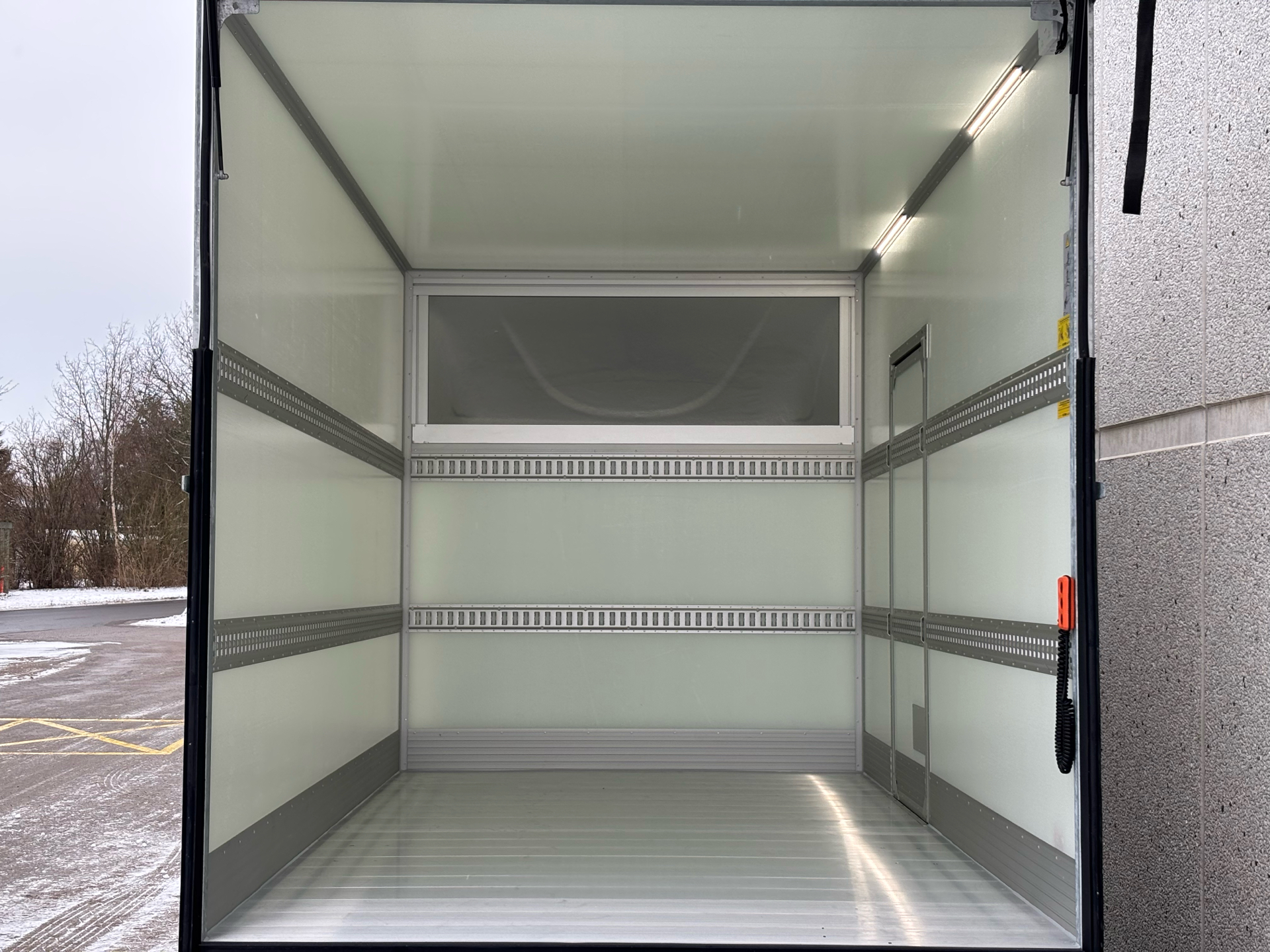 Billede af Iveco Daily 35S18 4100mm 3,0 D 180HK Ladv./Chas. 8g Aut.