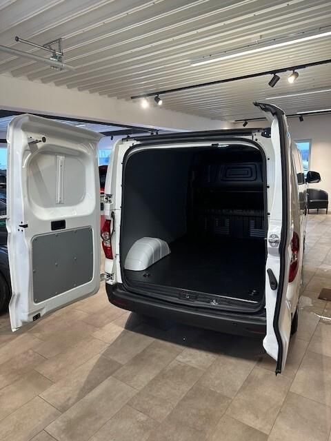 Billede af Maxus e-Deliver 3 SWB 50,2 kWh EL 160HK Van Aut.