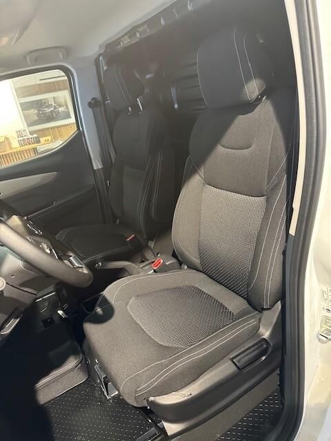 Billede af Maxus e-Deliver 3 SWB 50,2 kWh EL 160HK Van Aut.