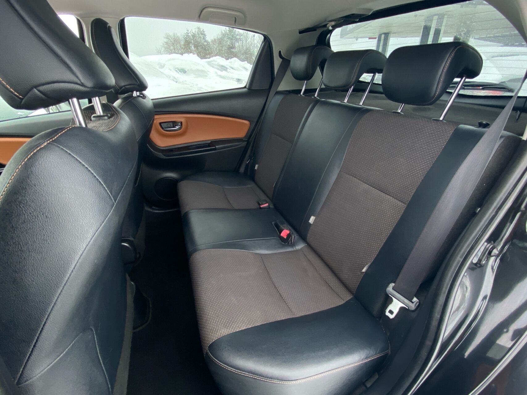 Billede af Toyota Yaris 1,3 VVT-I Lounge Edition 100HK 5d 6g