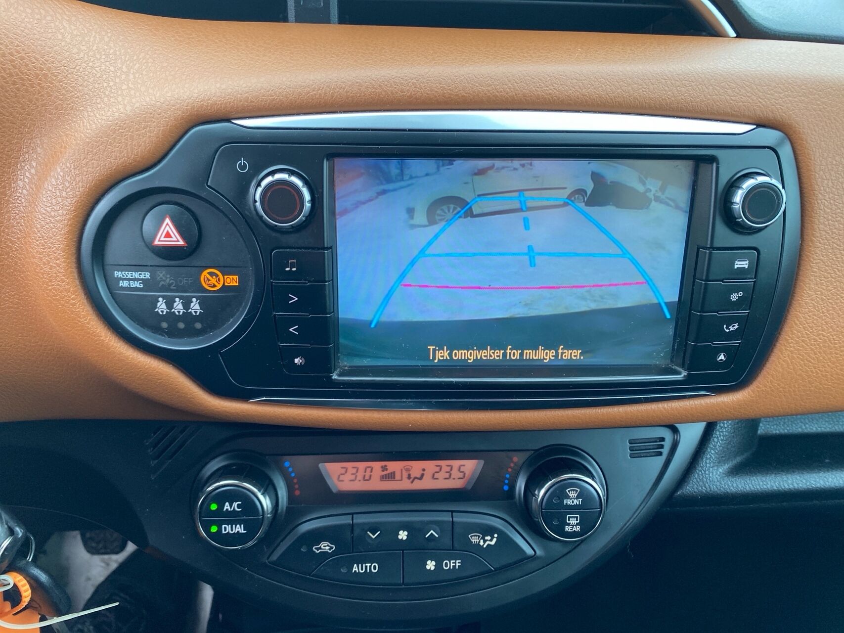 Billede af Toyota Yaris 1,3 VVT-I Lounge Edition 100HK 5d 6g