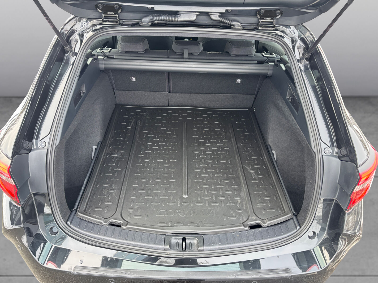 Billede af Toyota Corolla Touring Sports 1,8 Hybrid Active Comfort Plus E-CVT 140HK Stc Trinl. Gear