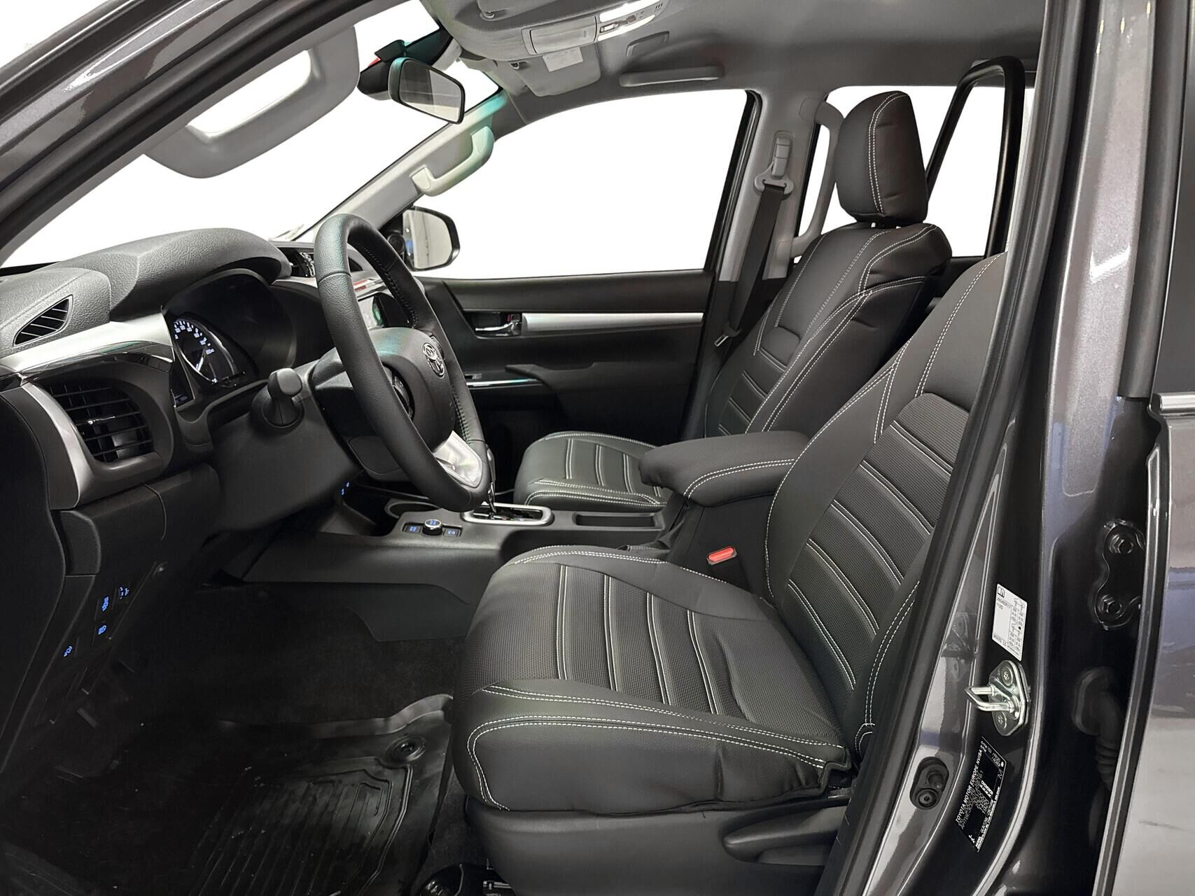 Billede af Toyota HiLux 2.8 diesel MHEV 204hk Double Cab AWD aut. gear T3