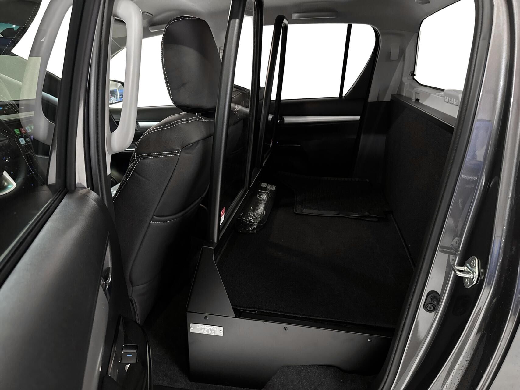 Billede af Toyota HiLux 2.8 diesel MHEV 204hk Double Cab AWD aut. gear T3