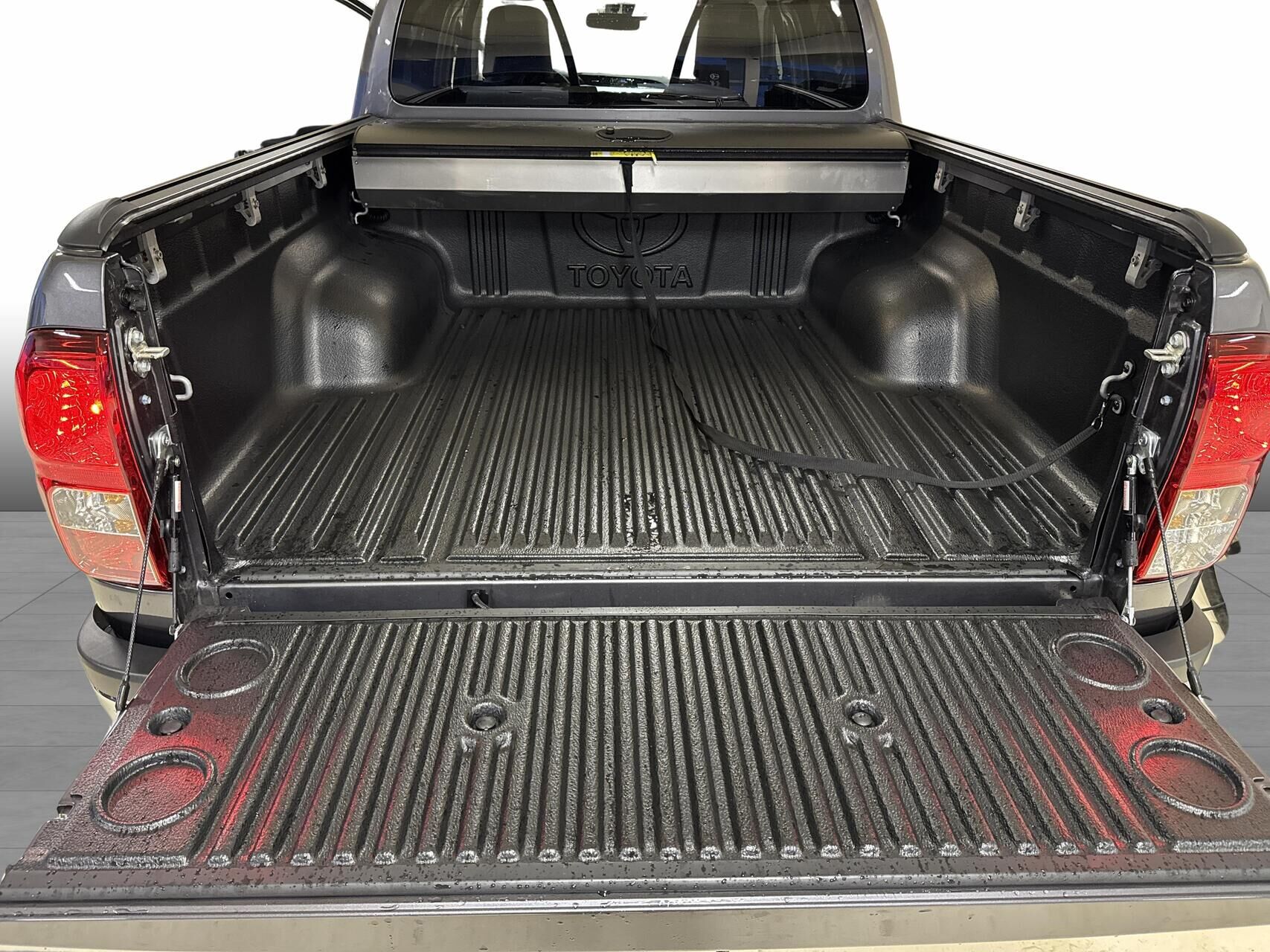 Billede af Toyota HiLux 2.8 diesel MHEV 204hk Double Cab AWD aut. gear T3