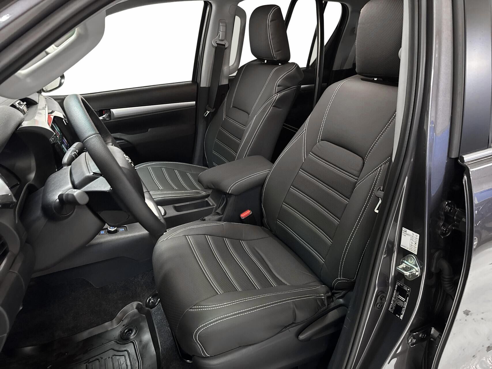 Billede af Toyota HiLux 2.8 diesel MHEV 204hk Double Cab AWD aut. gear T3