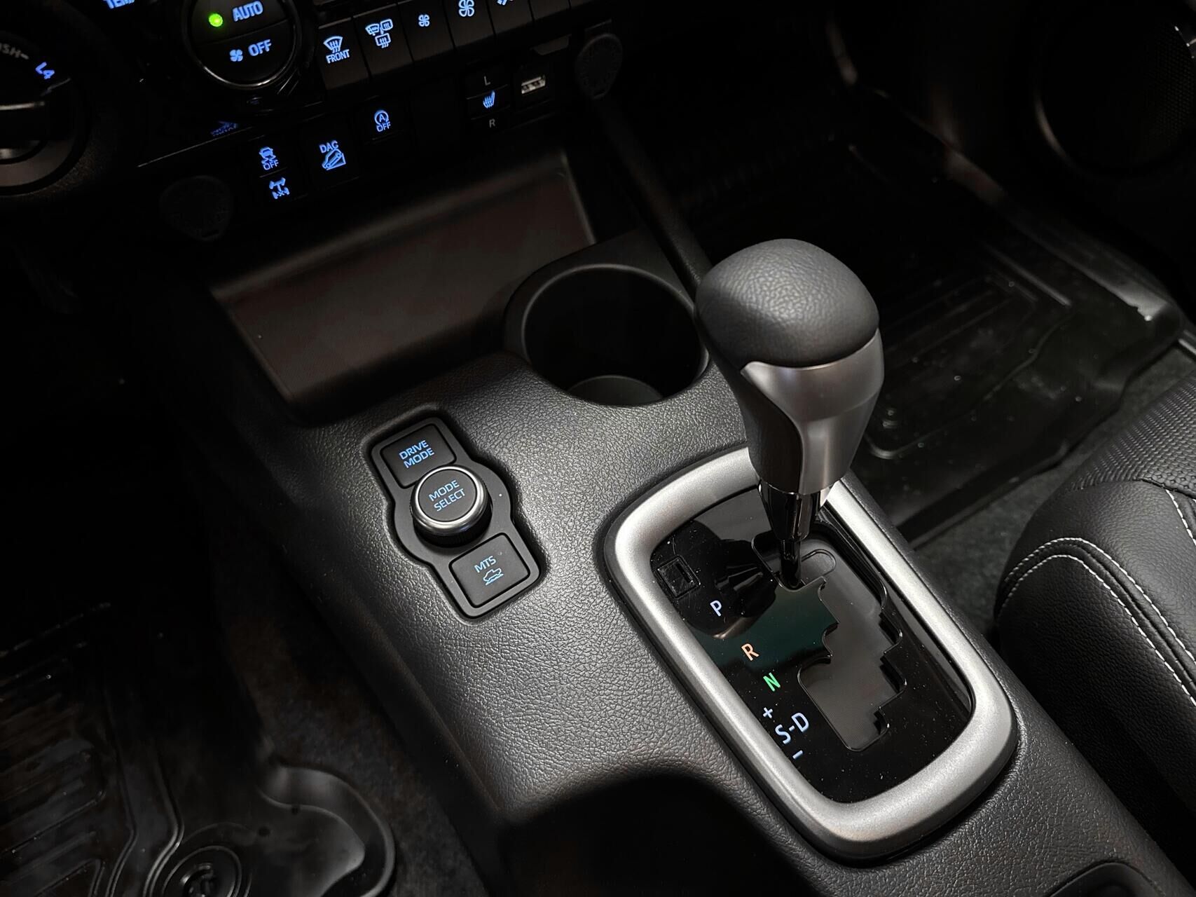 Billede af Toyota HiLux 2.8 diesel MHEV 204hk Double Cab AWD aut. gear T3