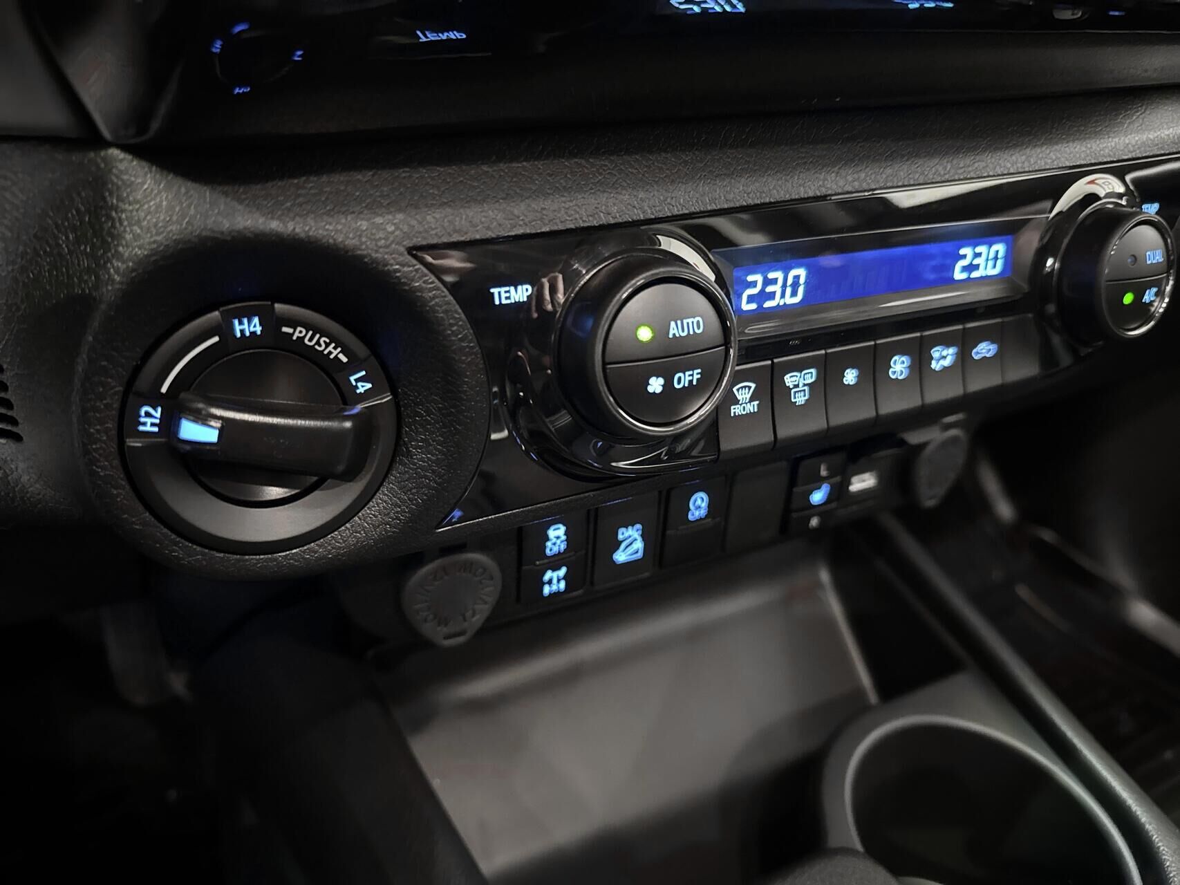 Billede af Toyota HiLux 2.8 diesel MHEV 204hk Double Cab AWD aut. gear T3